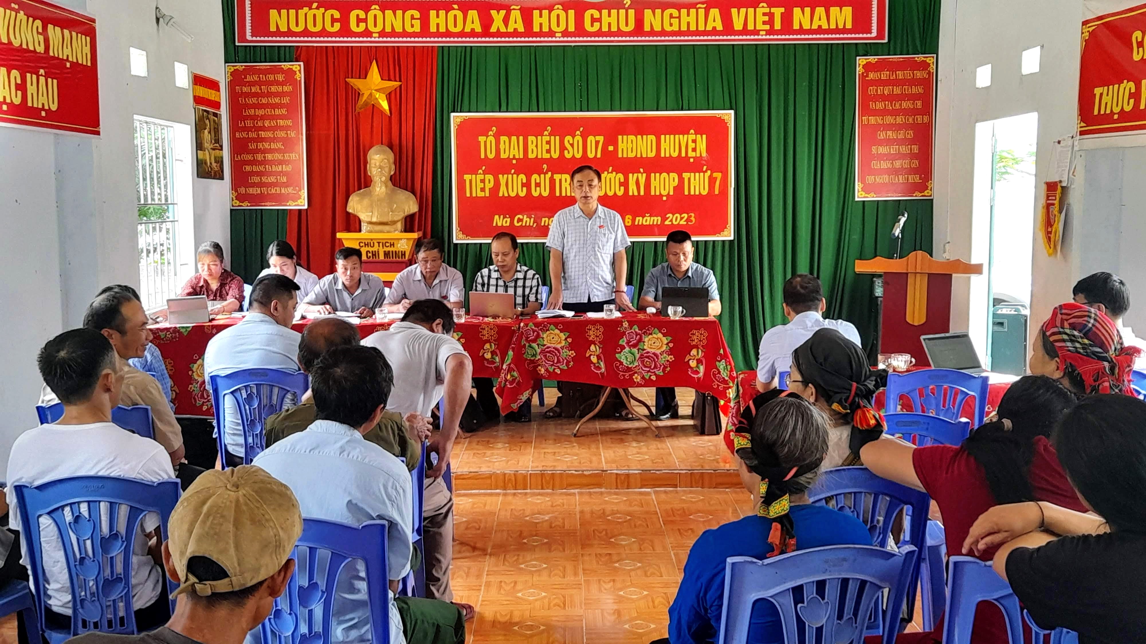 Tổ Đại biểu số 7 - Hội đồng nhân dân huyện tiếp xúc cử tri tại xã Nà Chì