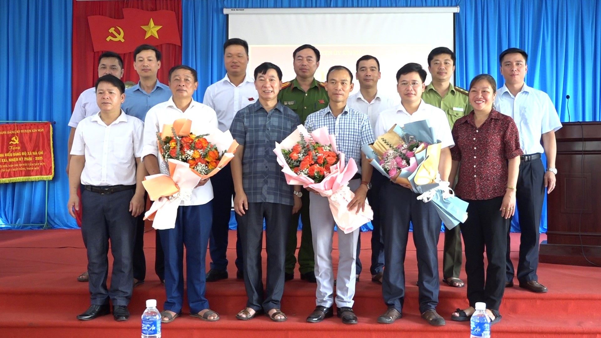 Hội nghị công bố Quyết định về công tác cán bộ tại xã Nà Chì