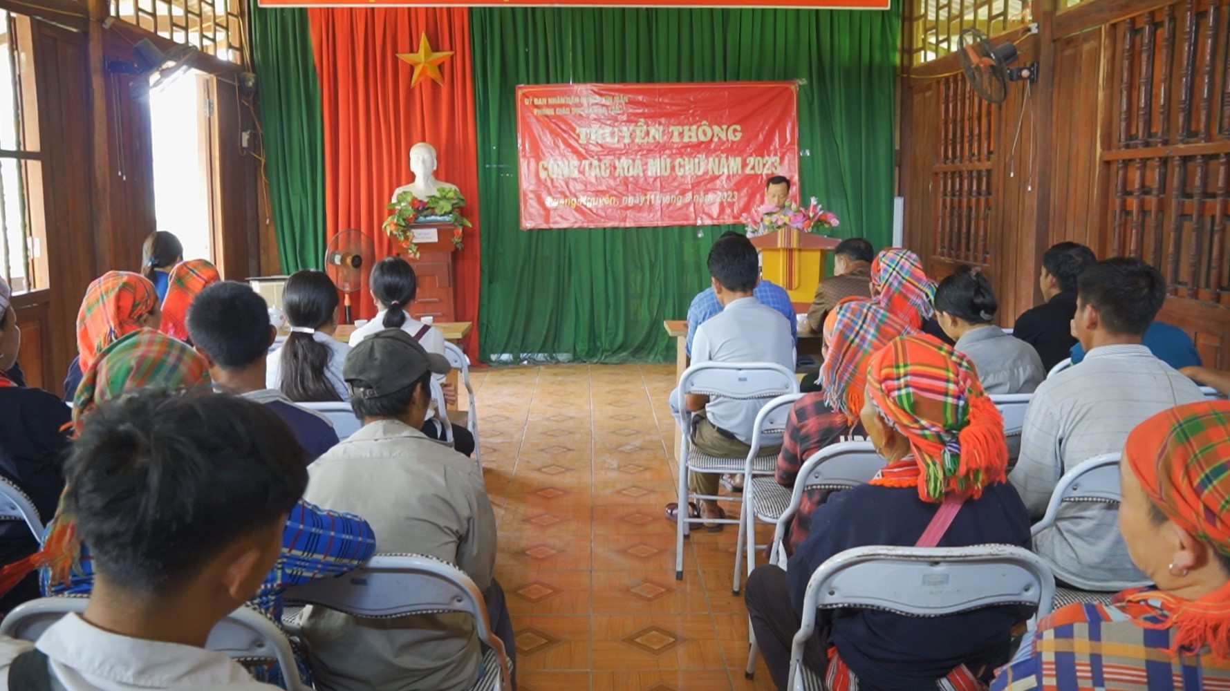 Truyền thông vận động tham gia lớp học xóa mù chữ tại xã Quảng Nguyên